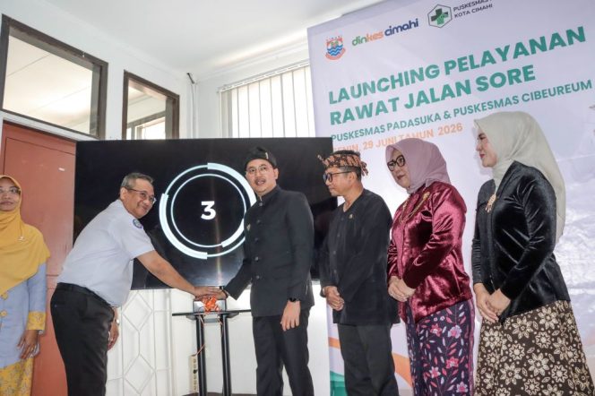 Peresmian peluncuran layanan Rawat Jalan Sore di Puskesmas Padasuka dan Puskesmas Cibeureum.