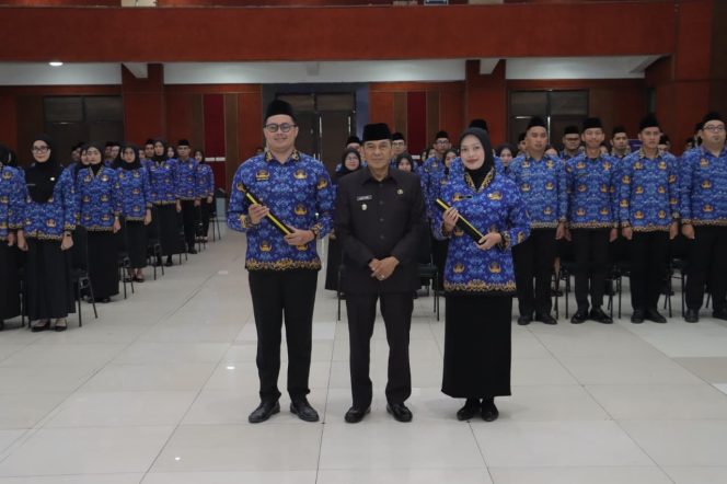 Penyerahan SK Pengangkatan PNS dan Pengambilan Sumpah/Janji PNS