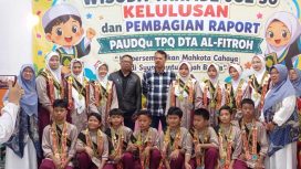 Wisuda Tahfidz Juz 30, Kelulusan dan Pembagian Raport PAUDQu TPQ DTA Al Fitroh.