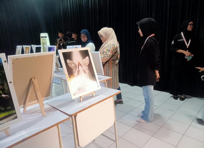 Pameran Fotografi Jurusan Produksi Film SMKN 5 Bandung “Lenscapt 2026: Within the Frame of Fantasy”