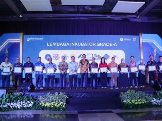 Lembaga Inkubator Grade A.