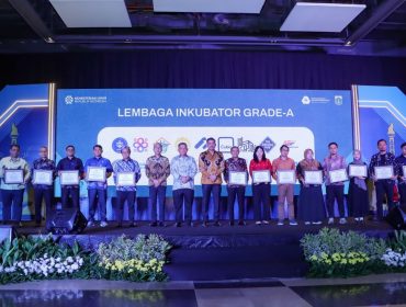 Lembaga Inkubator Grade A.