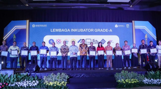 Lembaga Inkubator Grade A.