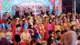 Pelepasan dan Pentas Seni PG/TK Al Fithroh.