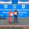 Direktur Politeknik Praktisi Bandung, Muhammad Yusuf, S.Sos., M.M., dan Rektor UKB Palembang, Dr. dr. Fika Minata Wathan, M.Kes.