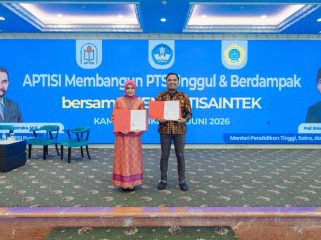 Direktur Politeknik Praktisi Bandung, Muhammad Yusuf, S.Sos., M.M., dan Rektor UKB Palembang, Dr. dr. Fika Minata Wathan, M.Kes.