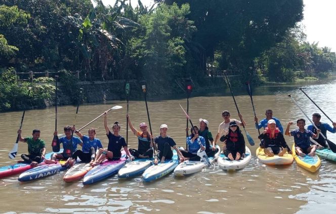 Sekolah Stand Up Paddle (SUP) Surabaya, menjadi langkah baru dalam pengembangan olahraga air di Kota Pahlawan.