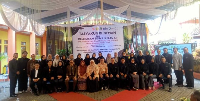 Tasyakur Bi Ni'mah dan Pelepasan Siswa Kelas XII SMK Kesehatan Bhakti Kencana Cimahi.