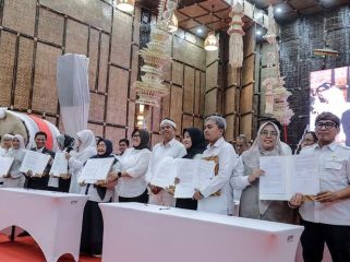 SMA dan SMK swasta di Jawa Barat menyatakan komitmen dan dukungannya terhadap program beasiswa yang digulirkan Gubernur Jawa Barat.