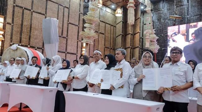 SMA dan SMK swasta di Jawa Barat menyatakan komitmen dan dukungannya terhadap program beasiswa yang digulirkan Gubernur Jawa Barat.