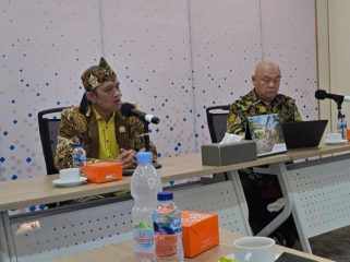 Ketua FKSS Jawa Barat Ade D. Hendriana, S.H., saat menyampaikan   terkait Penambahan Kuota di Sekolah Negeri.