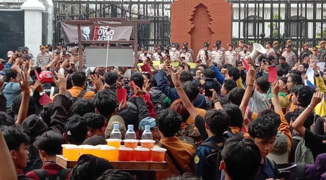 Aksi unjuk rasa dari BEM-SI Jawa Barat.