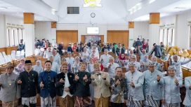 Pemerintah Kota Cimahi memperingati Hari Jadi ke-25 Kota Cimahi dengan menggelar upacara di Lapangan Alun-Alun Kota Cimahi.