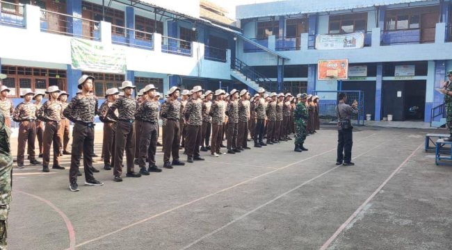 Kegiatan Korps Kadet Republik Indonesia (KKRI) SMK Widya Dirgantara bersama Kodim 0618/Kota Bandung.