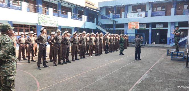 Kegiatan Korps Kadet Republik Indonesia (KKRI) SMK Widya Dirgantara bersama Kodim 0618/Kota Bandung.