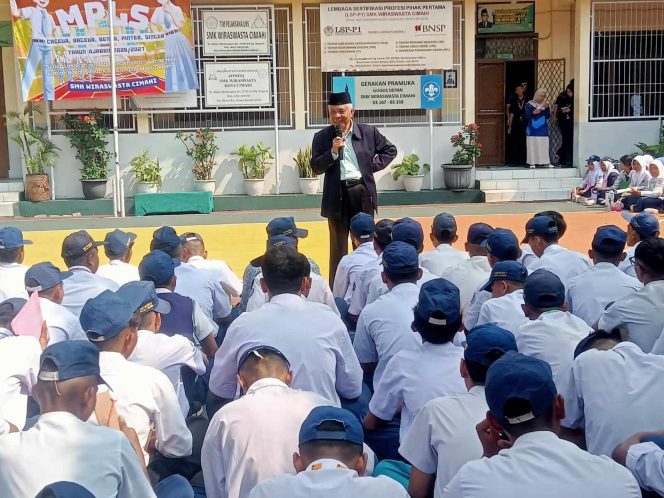 Pembina Sekolah Drs. H. Muhajir, M.Pd., 