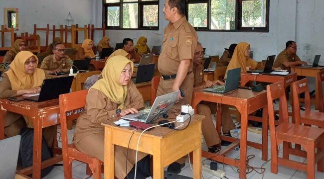 Kegiatan Uji Kompetensi Guru yang diikuti oleh guru dari berbagai satuan pendidikan di Kabupaten Subang.