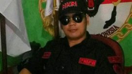 Ketua Umum DPP LSM PMPR Indonesia, Rohimat (Joker).
