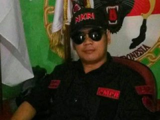 Ketua Umum DPP LSM PMPR Indonesia, Rohimat (Joker).