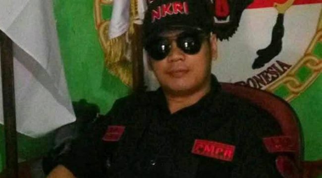 Ketua Umum DPP LSM PMPR Indonesia, Rohimat (Joker).
