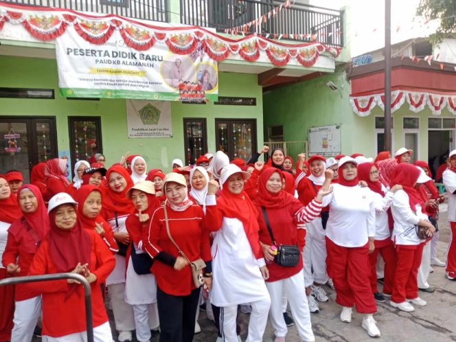 Semarak HUT ke-81 RI, Warga RW 14 Babakan Sari Bandung Gelar Jalan Sehat