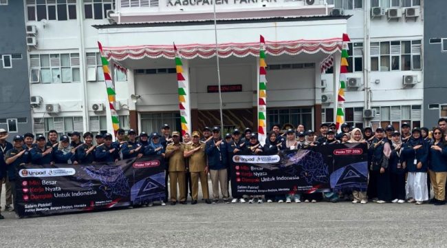 Tim Ekspedisi Patriot Universitas Padjadjaran (Patriot Unpad) bersama Bupati Fakfak, Samaun Dahlan, S.Sos., M.AP.,
