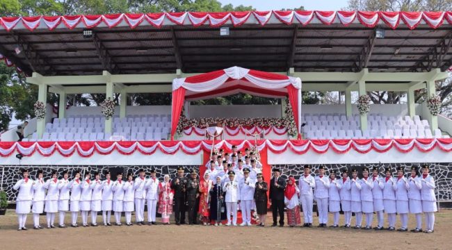Gelaran upacara Hari Ulang Tahun (HUT) ke-81 Kemerdekaan Republik Indonesia tingkat Kota Cimahi di Lapangan Rajawali, Senin (17/8/2026).