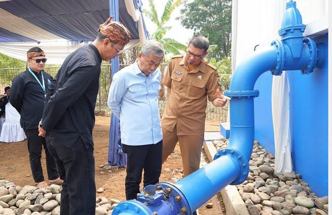 Wakil Bupati Bandung Barat, Asep ismail saat monitoring infrastruktur aset Sistem Penyediaan Air Minum (SPAM) Cibanteng.